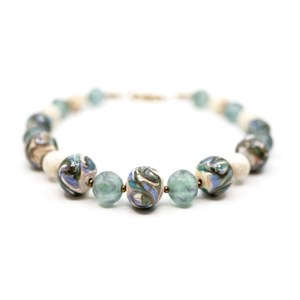 Collana Alchimia Upcycling con perle nei toni dell’azzurro