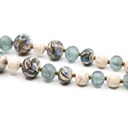 Collana Alchimia Upcycling con perle nei toni dell’azzurro
