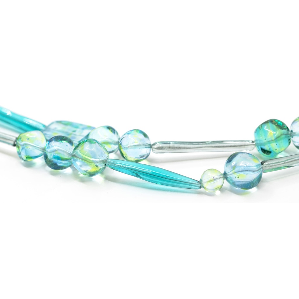 Collana La Mostra verde marino dal design contemporaneo