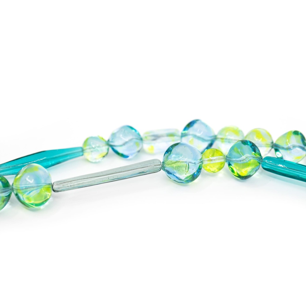 Collana La Mostra verde marino dal design contemporaneo