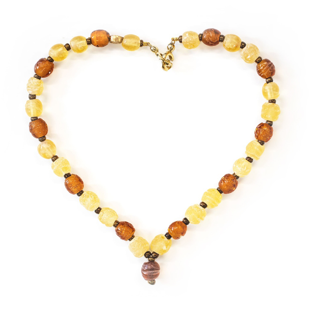 La Mostra necklace: Color, Elegance and Singularity